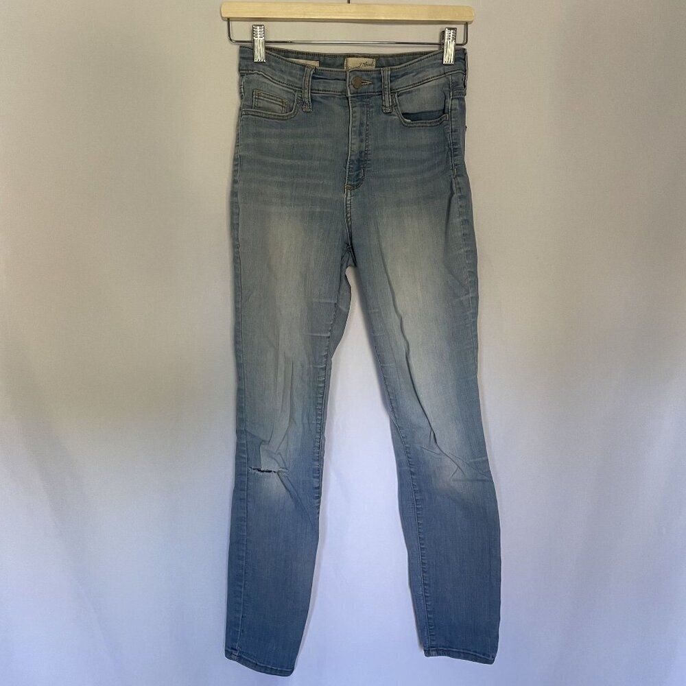 Universal Thread‎ light wash sz 27 high rise skinny distressed jeans casual
